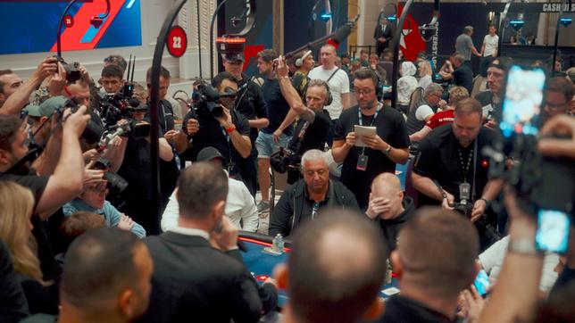 Bild: NDR Grenzenloser Poker-Hype: Bei der European Poker Tour zocken die besten Spieler der Welt.