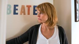 Hanna (Anette Frier) sorgt sich um ihre Tochter.