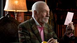 Harlan Thrombey (Christopher Plummer) überlebt den Morgen seines 85. Geburtstags nicht.