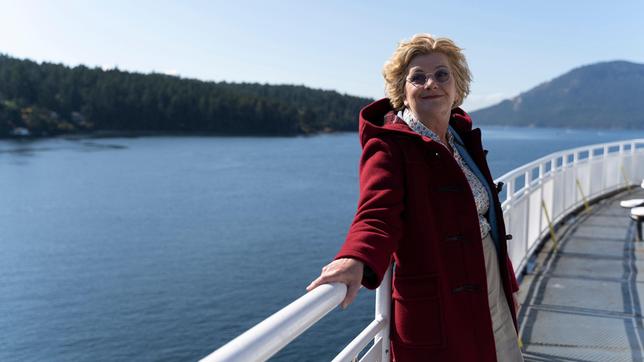 Bild: ARD Degeto/Jack Adamson Henni (Saskia Vester) auf dem Weg nach Vancouver Island.