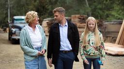 Henni (Saskia Vester, li.) beim Ausflug mit Christopher (Jens Atzorn) und Bristol (Trixi Janson).