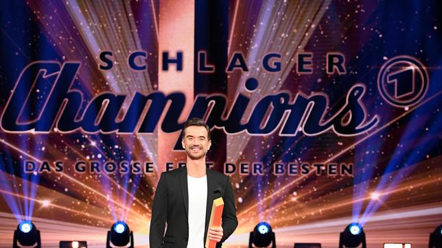 Bild: ARD/JürgensTV/Dominik Beckmann Florian Silbereisen präsentiert die Stars des Jahres