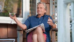 Immobilienmakler Oren Little (Michael Douglas) ist Nachbar und Vermieter in Personalunuion.