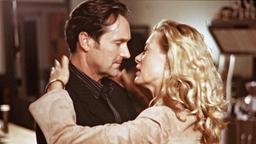 Ina (Barbara Rudnik) ist drauf und dran, ihren Mann mit dessen bestem Freund Erik (Helmut Zierl) zu betrügen.