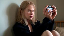 Jeden Morgen wacht Christine (Nicole Kidman) auf und kann sich an nichts erinnern! Nach anfänglicher Scheu beginnt sie, ihre Erinnerungen mit einer Fotokamera in Selfie-Videos festzuhalten.