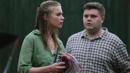 Jenny (Jeanne Goursaud) und Dan (Samuel Creasey) glauben eine Spur gefunden zu haben.