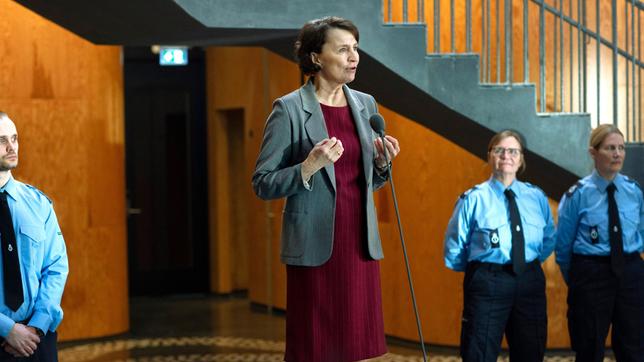 Bild: HR/Jason Alami Justizministerin Elisabeth (Karen-Lise Mynster).