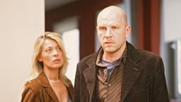 Klaus (Götz Schubert) glaubt, dass seine Frau Ina (Barbara Rudnik) ihn mit seinem besten Freund betrogen hat.