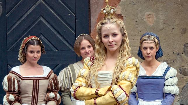 Bild: hr König Drosselbart Prinzessin Isabella von Geranien und ihre Zofen