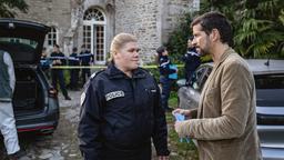 Kommissar Dupin (Pascale Aleardi, re.) und seine Kollegin Nevou (Gisa Flake) am Tatort.