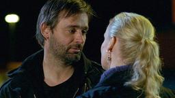 Kristofer (Baltasar Kormakur) muss seiner Frau Iris (Lilja Nott Thorarinsdotti) versprechen, dass er keine krummen Dinger mehr dreht.