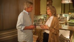 Leah (Diane Keaton) und Oren (Michael Douglas) kommen sich näher.