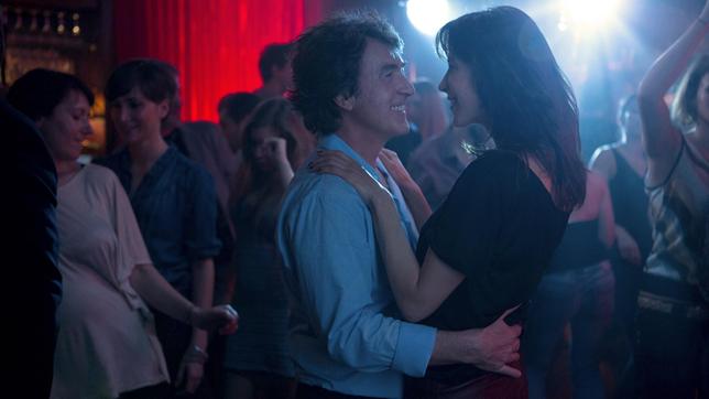 Bild: ARD Degeto/Roger Do Minh Lernen sich zufällig bei einer Buchpremiere kennen: Elsa (Sophie Marceau) und Pierre (François Cluzet). Spätestens beim Tanzen funkt es.