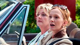 Lisbeth (Saskia Vester, links) und Carla (Katja Flint) verstehen sich immer besser.