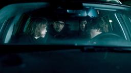 LUISE KOGAN (Lea Drinda), FELIX SYLLA (Chieloka Jairus), PATTIE TRAN (Han Nguyen) und NIKLAS FISCHER (Joshua Hupfauer) schmieden einen Plan.