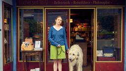 Luise (Luna Wedler) lebt mit ihrem Hund Alaska im Westerwald.