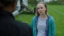 Maria (Eva Röse, li.) befragt Cornelia (Tora Sandström, re.), die Schwester des Mordopfers.