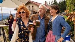 Marie (Catherine Bode, re.) mit Karl (Christoph M. Ohrt) und Henriette (Heike Trinker)