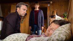 Marie (Catherine Bode) setzt alles daran, dass sich Marthas Sohn (Robin Sondermann) von seiner Mutter (Gertrud Roll) verabschieden kann.
