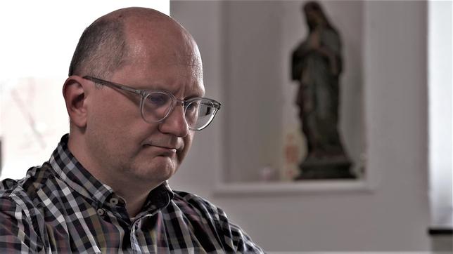 Martin Porwoll deckte den Arzneimittelbetrug in der Alten Apotheke Bottrop auf. Der ehemalige Buchhalter wurde daraufhin entlassen und ist seitdem arbeitslos. 2017 wurde ihm der Deutsche Whistleblower Preis verliehen.