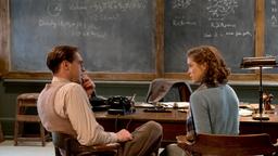 Max (Stephen Campbell Moore) ist der Vorgesetzte von Joan Stanley (Sophie Cookson).