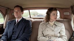 Max (Stephen Campbell Moore) und Joan Stanley (Sophie Cookson) werden ein Paar.