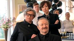 Mehr Kitsch geht nicht! Ulfs Eltern Herta Maria (Ursula Werner, li.) und Karl (Gerhard Garbers) hören mit Clara (Julia Koschitz) die Abschiedsrede.