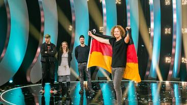 Michael Schulte sang 2018 für Deutschalnd beim ESC. Jetzt ist er zu Gast bei Barbara Schöneberger. Sie moderiert live aus Hamburg einen besonderen ESC-Countdown.