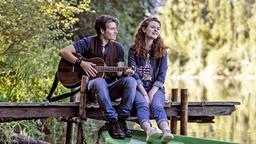 Mila Leitner (Nadja Sabersky) und Tom (Moritz Bäckerling) kommen sich näher.