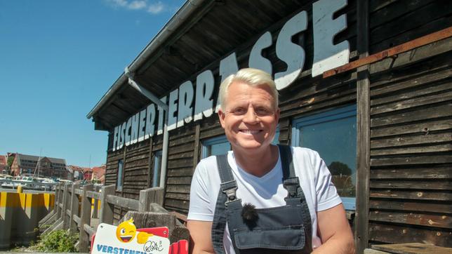 Bild: SWR/Philipp Pröttel Moderator Guido Cantz meldet sich diesmal von der Mecklenburgischen Seenplatte und präsentiert aus der idyllischen Urlaubsregion die Sommer-Ausgabe der großen SWR Samstagabendshow.