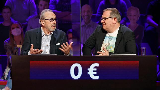 Bild: NDR/Morris Mac Matzen Moderator Kai Pflaume und seine Rateteam-Kapitäne Bernhard Hoëcker und Elton begrüßen in dieser Sendung als prominente Gäste in der ersten Runde die Komikerin Carolin Kebekus und die Comedienne und Schauspielerin Meltem Kaptan. In der zweiten Runde den Fernsehmoderator Rudi Cerne und die Sportmoderatorin Kristin Otto, sowie in der dritten Runde den Schauspieler Heino Ferch und den Schauspieler Wolfgang Stumph. Bild: Wolfgang Stumph und Elton