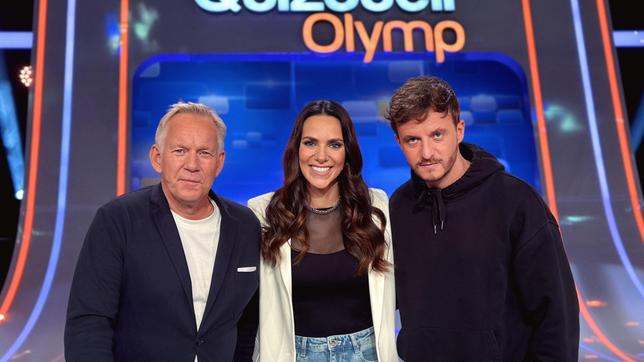 Bild: ARD/ITV Studios Moderatorin Esther Sedlaczek mit den Kandidaten des Teams "Moderation": Johannes B. Kerner und Tommi Schmitt