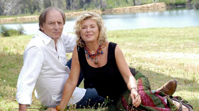 Bild: ARD Degeto/Kelley Walsh Nach vielen Jahren haben John (Günther Maria Halmer) und seine Jugendliebe Andrea (Jutta Speidel) wieder zueinander gefunden.