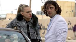 Rafik (Karim Saleh) lässt sich von der cleveren Prostituierten Olga (Julie Engelbrecht) austricksen.