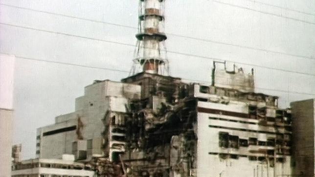 Bild: MDR/Galerie Bilderwelt Reaktorunfall im Kernkraftwerk Tschernobyl, 1986. Zwanzig Jahre später beschrieb Gorbatschow die Katastrophe als die wirkliche Ursache für den Zusammenbruch der Sowjetunion (Project Syndicate, 2006).