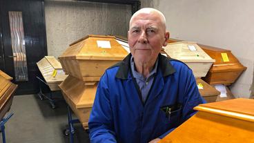Rentner Ingo Thöring(76) hilft im Krematorium Meißen aus