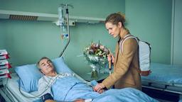 Romy Heiland (Lisa Martinek) besucht Robert Sander (Thomas Lawinky) im Krankenhaus. Hat seine Pflegerin ihm eine Überdosis an Medikamenten verabreicht?