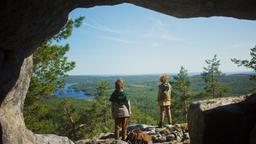 Ronja (Kerstin Linden) und Birk (Jack Bergenholtz Henriksson) leben in einer verlassenen Bärenhöhle.