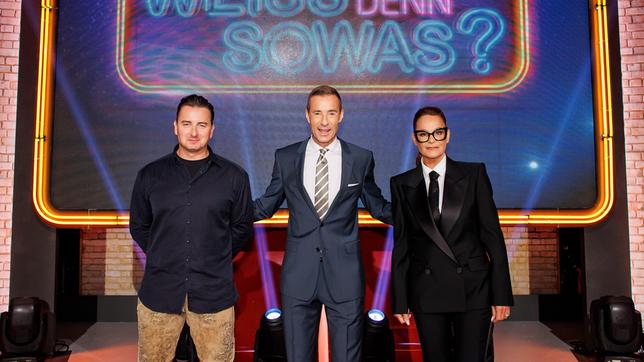 Bild: NDR/Morris Mac Matzen (v.) Sänger Andreas Gabalier, Moderator Kai Pflaume und Sängerin Andrea Berg.