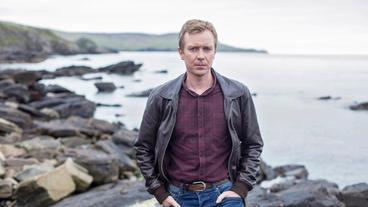 Bild: ARD Degeto/ITV Studios Sandy (Steven Robertson) unterstützt Shetland-Ermittler Jimmy Perez, der den 23 Jahre zurückliegenden Mordfall an Lizzie Kilmuir wieder aufrollen muss.