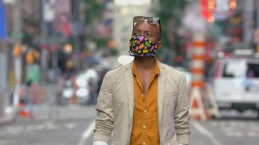 Bild: WDR Schauspieler und Sänger Kevin am verschlossenen Broadway, eigentlich sein Arbeitsplatz.