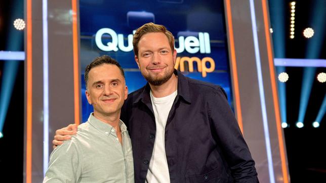 Bild: ARD/ITV Studios Team "Bratklava": Özcan Cosar und Bastian Bielendorfer
