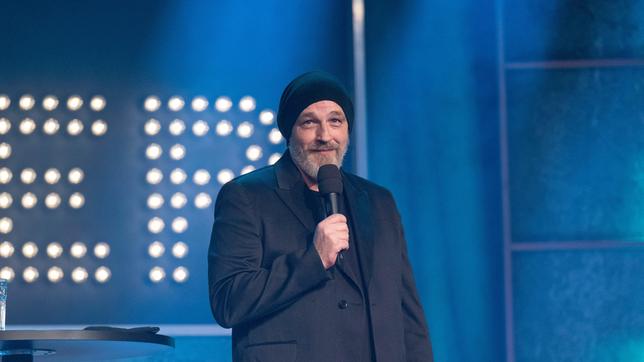 Bild: WDR/Melanie Grande Torsten Sträter mit seinem Soloprogramm: Schnee, der auf Ceran fällt.