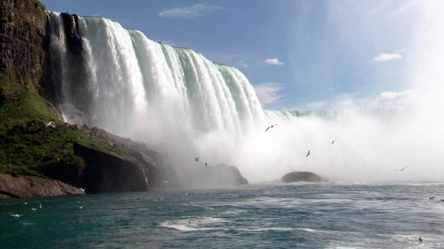 Über 2 Millionen Liter Wasser pro Sekunde stürzen die Niagarafälle hinab.