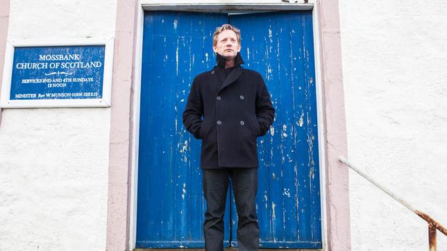 Bild: ARD Degeto/ITV Studios/BBC Scotland/Neil Davidson Unter erschwerten Bedingungen muss Detective Inspector Jimmy Perez (Douglas Henshall) einen Mord in seinem Heimatort aufklären.