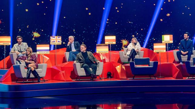 Bild: NDR/Max Kohr Alvaro Soler, Sylvie Meis, Sky du Mont, Jürgen von der Lippe, Dagi Bee und Giovanni Zarella (v.l.n.r.)