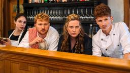 V. li. n. re.: Nadira (Ava Azadeh), Sebastian (Lucas Prisor), Toni (Diana Amft) und Marc (Cedric Sprick) liegen auf der Lauer.