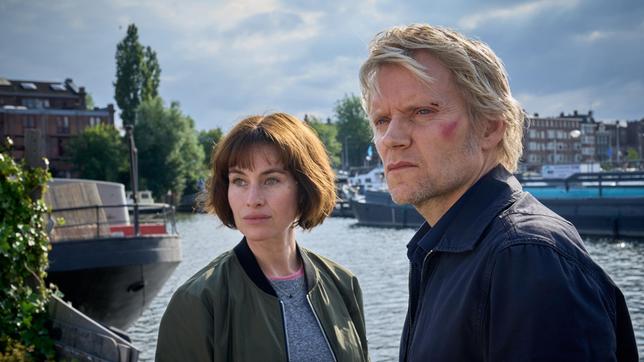 Van der Valk (Marc Warren) und Lucienne (Maimie McCoy) lassen sich nicht einschüchtern.