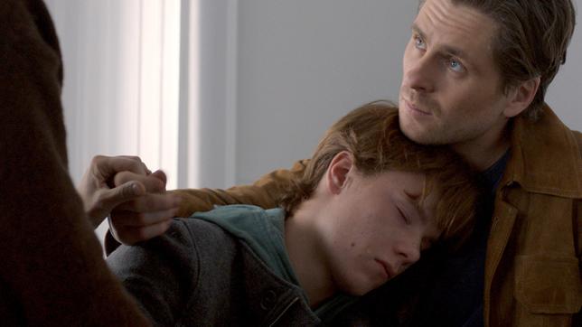 Viktor (Edvin Ryding) ist für Peter (Sverrir Gudnason, re.) wie sein eigener Sohn.