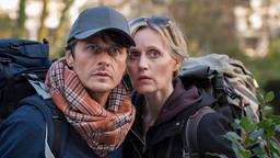 Was geht da vor sich? Anke (Sabine Waibel) und Enno (Roman Knižka) staunen über ihre Ex-Partner.